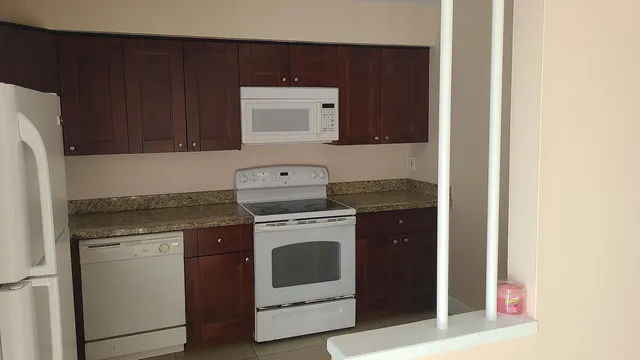 $2,300 | 1803 Wharf Lane, Greenacres, FL 33463