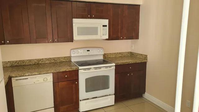 $2,300 | 1803 Wharf Lane, Greenacres, FL 33463