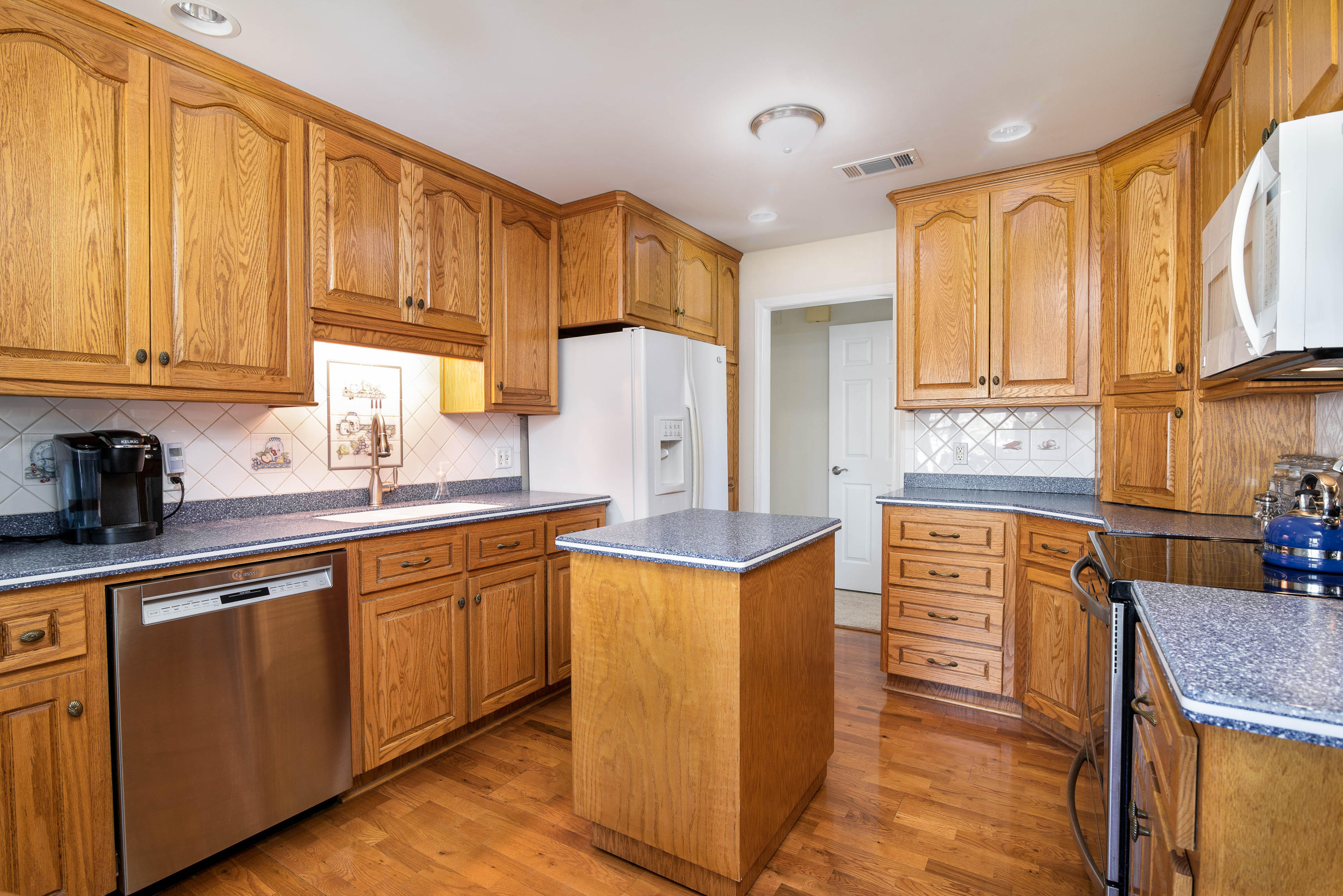 1589 Longview Road Mount Pleasant, SC 29464 - Photo 5 of 21 Kitchen