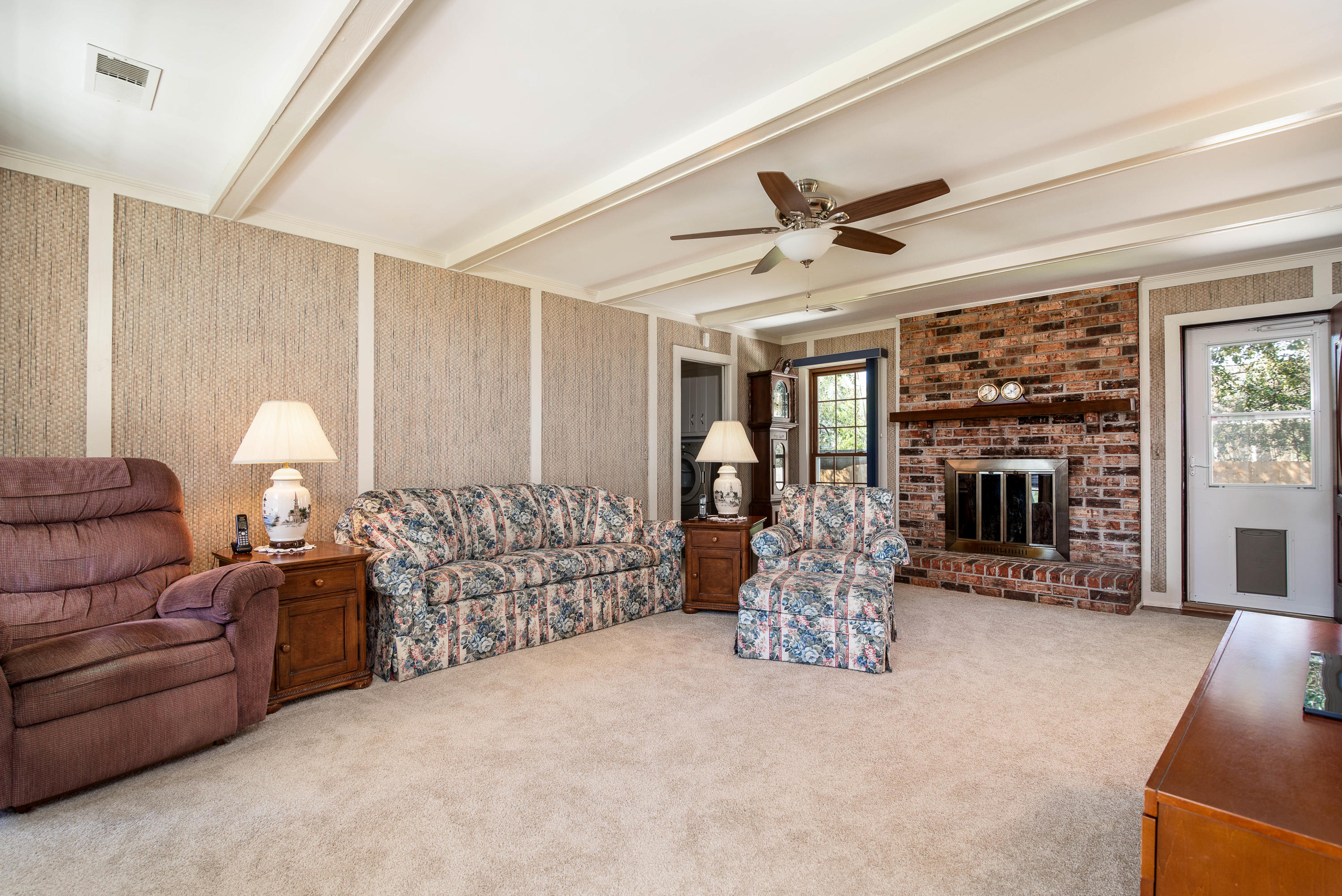 1589 Longview Road Mount Pleasant, SC 29464 - Photo 8 of 21 Large family room