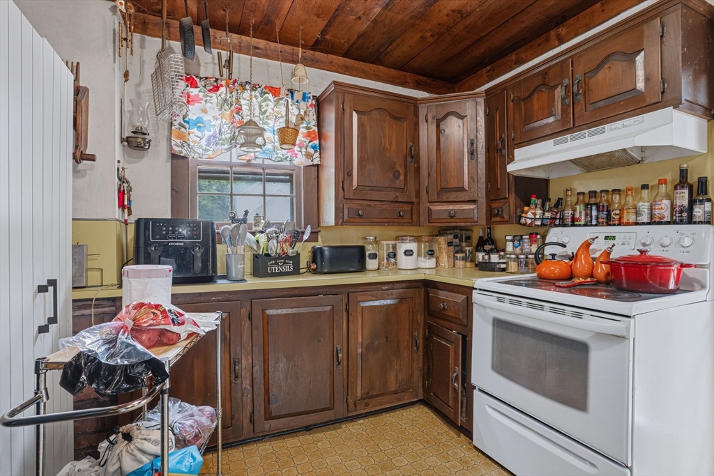 20 Baker Street Hanson, MA 02341 - Photo 6 of 41