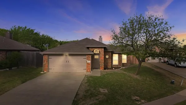 $329,950 | 809 Mr Haney Drive, Midlothian, TX 76065