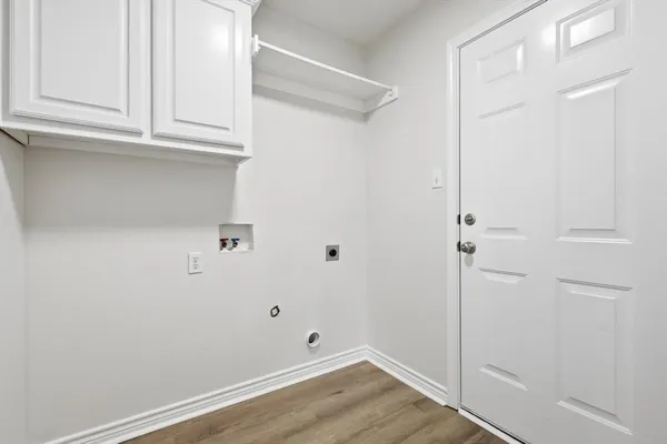 $329,950 | 809 Mr Haney Drive, Midlothian, TX 76065