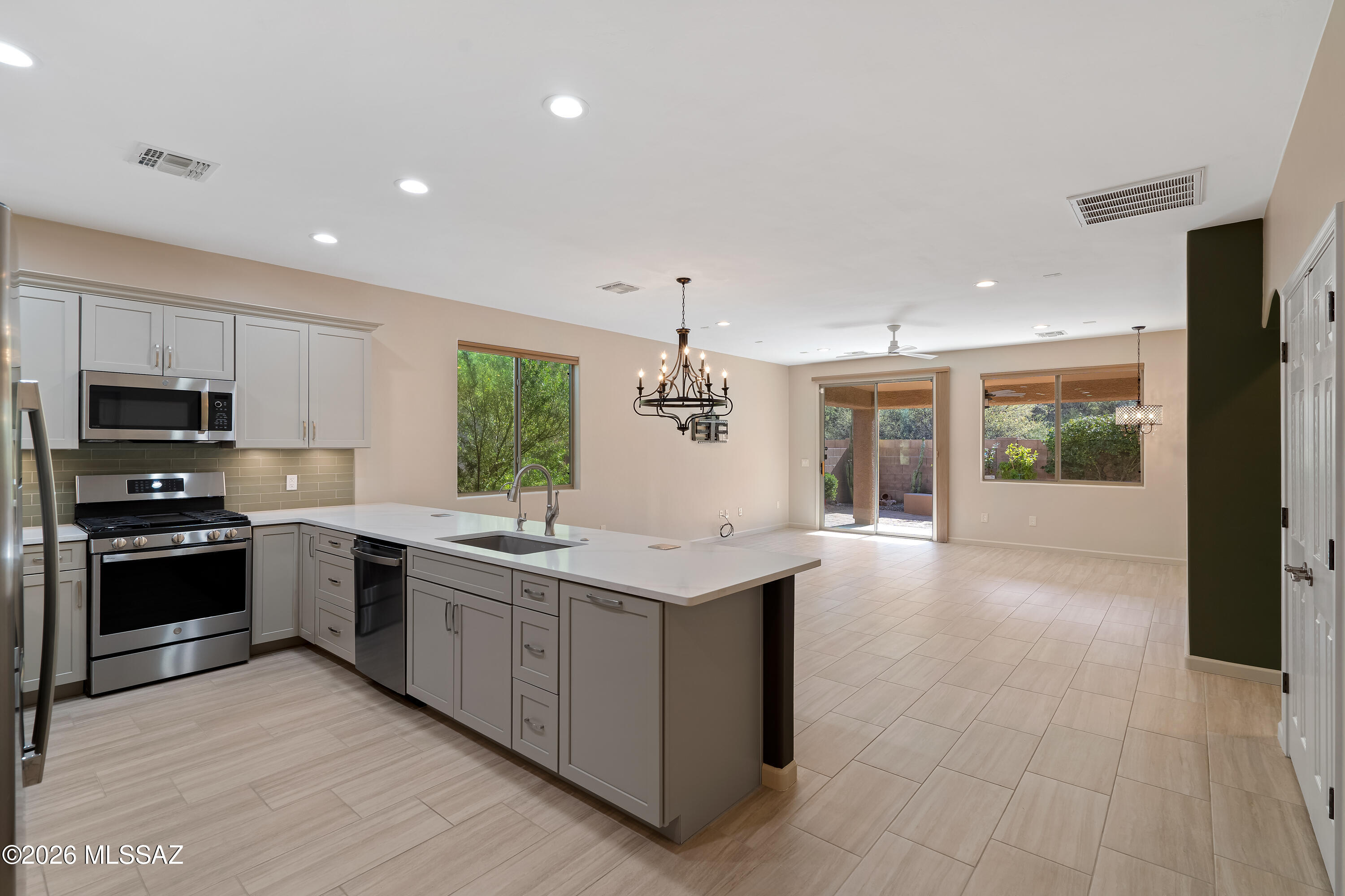 2292 East Ram Rock Road Tucson, AZ 85737 - Photo 7 of 32