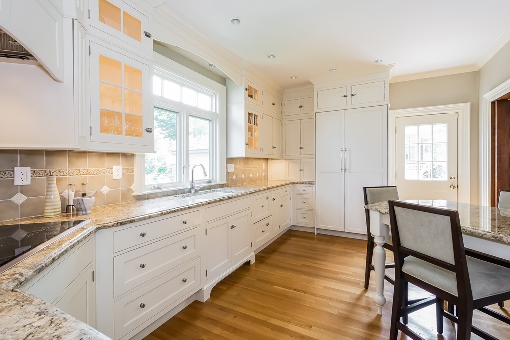 110 Monroe Road Quincy, MA 02169 - Photo 4 of 28 Gallery Image 4
