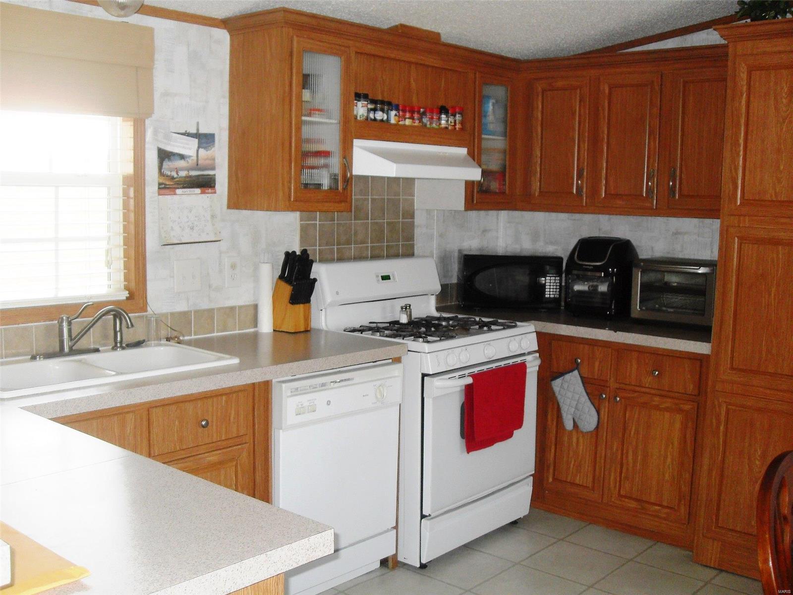 425 Quail Run Troy, IL 62294 - Photo 3 of 32