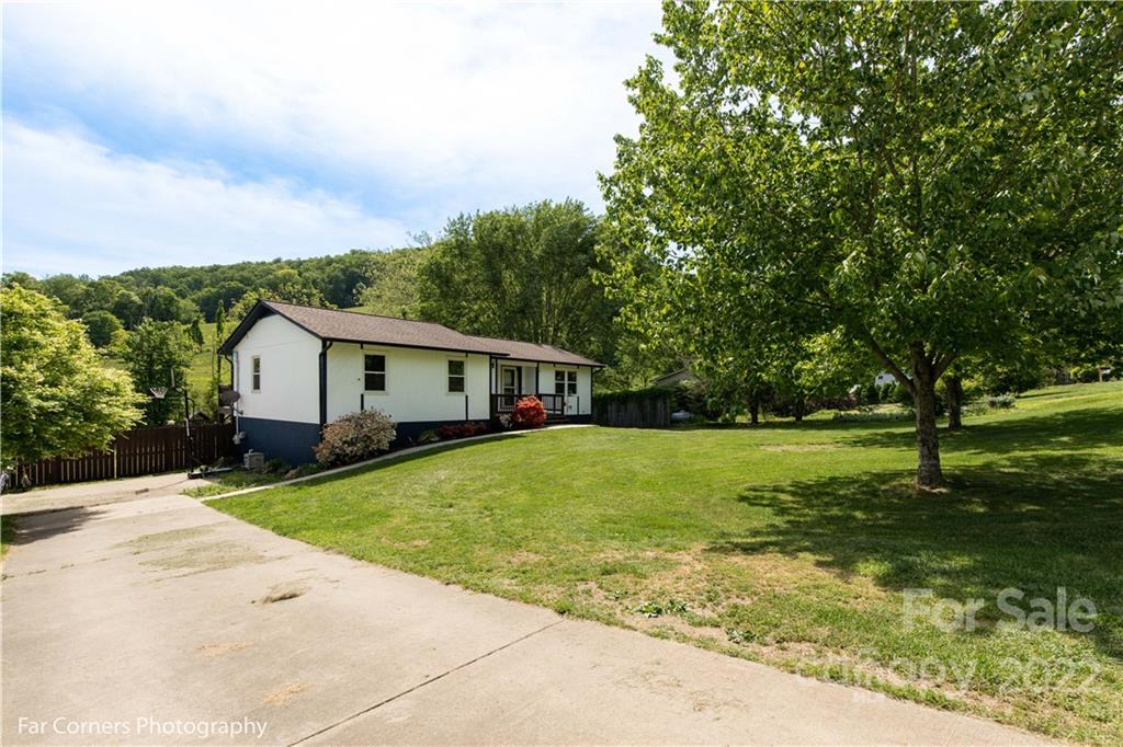 1677 Bruce Road Mars Hill, NC 28754 - Photo 3 of 25 Gallery Image 3