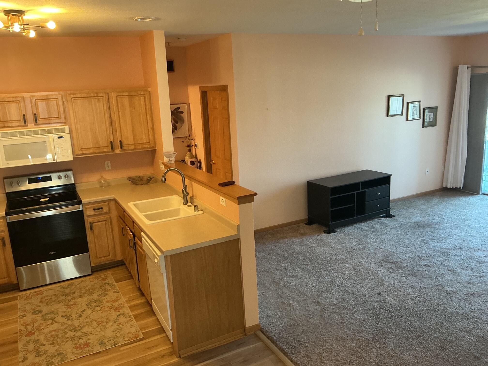 6846 102nd Street, Unit B Pleasant Prairie, WI 53158 - Photo 3 of 10 IMG_0038