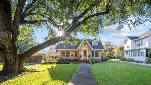 $424,900 | 1114 South Crockett Street, Sherman, TX 75090
