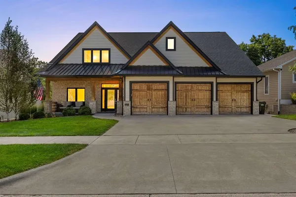 $1,100,000 | 337 Windmill Place, Iowa City, IA 52245