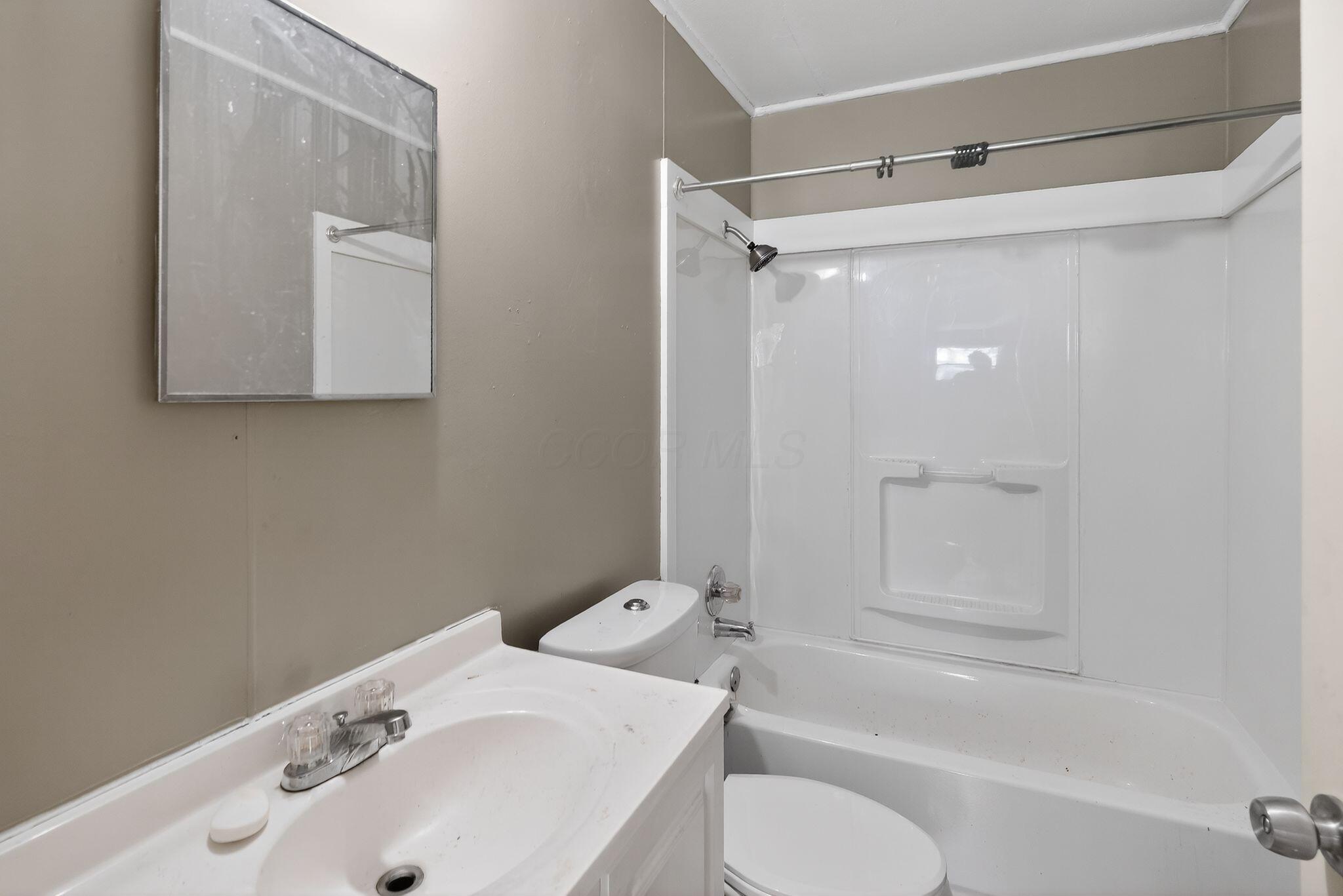 447 South Hampton Road Columbus, OH 43213 - Photo 28 of 31 28_447_S_Hampton_Rd_Columbus_OH_43213-Ba