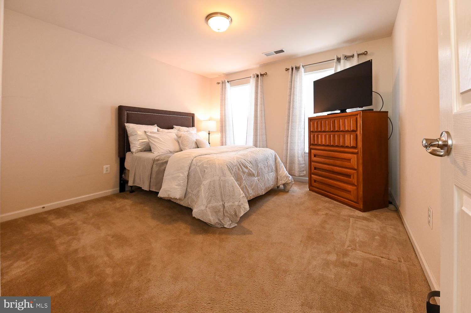 4607 Mary Beth Boulevard Clinton, MD 20735 - Photo 32 of 41 Guest Room