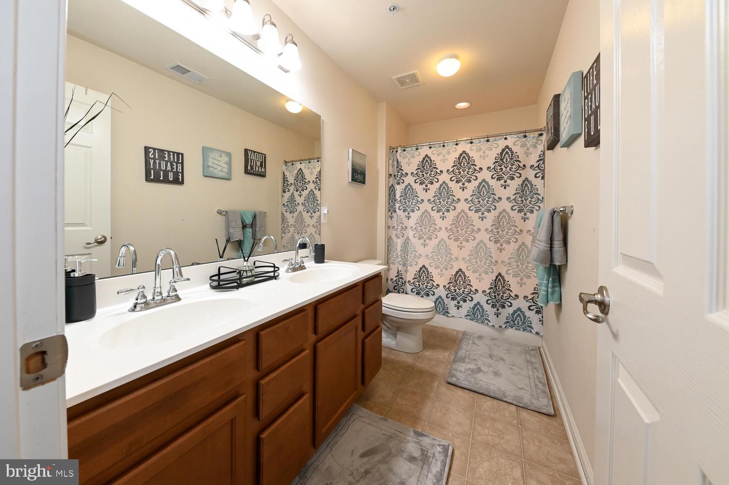 4607 Mary Beth Boulevard Clinton, MD 20735 - Photo 33 of 41 Hall Bath upstairs