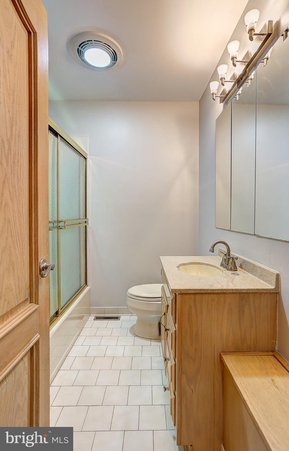 208 Inlet Drive Pasadena, MD 21122 - Photo 16 of 49 Main Level 2nd Full Bathroom