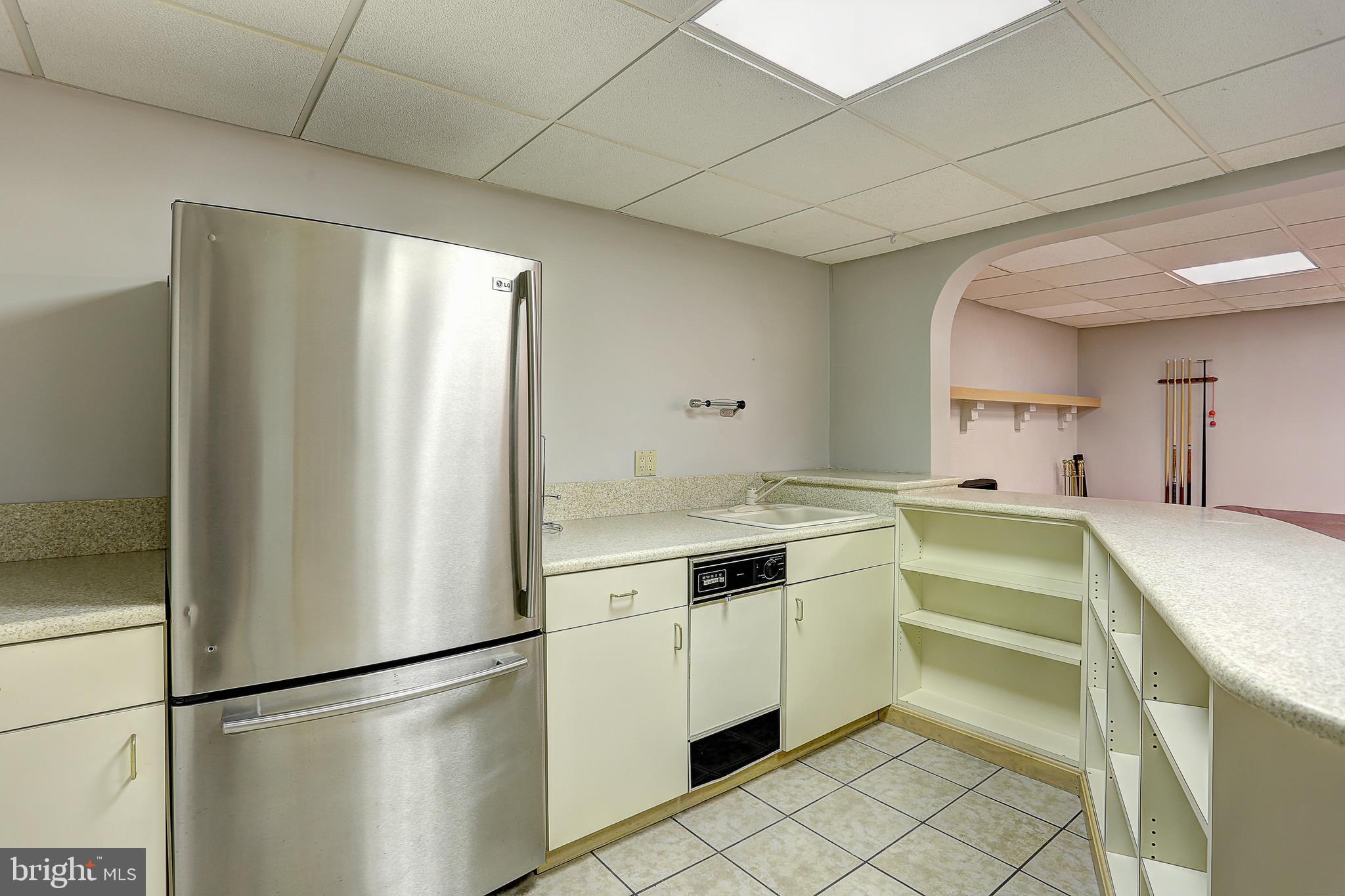 208 Inlet Drive Pasadena, MD 21122 - Photo 20 of 49 2nd Stainless Refrigerator & Dishwasher