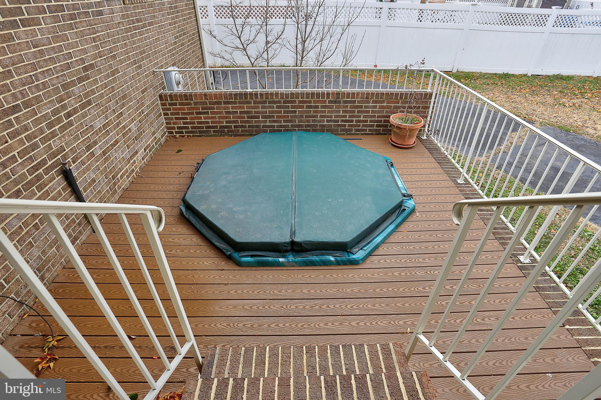 208 Inlet Drive Pasadena, MD 21122 - Photo 30 of 49 Private Hot Tub Conveys