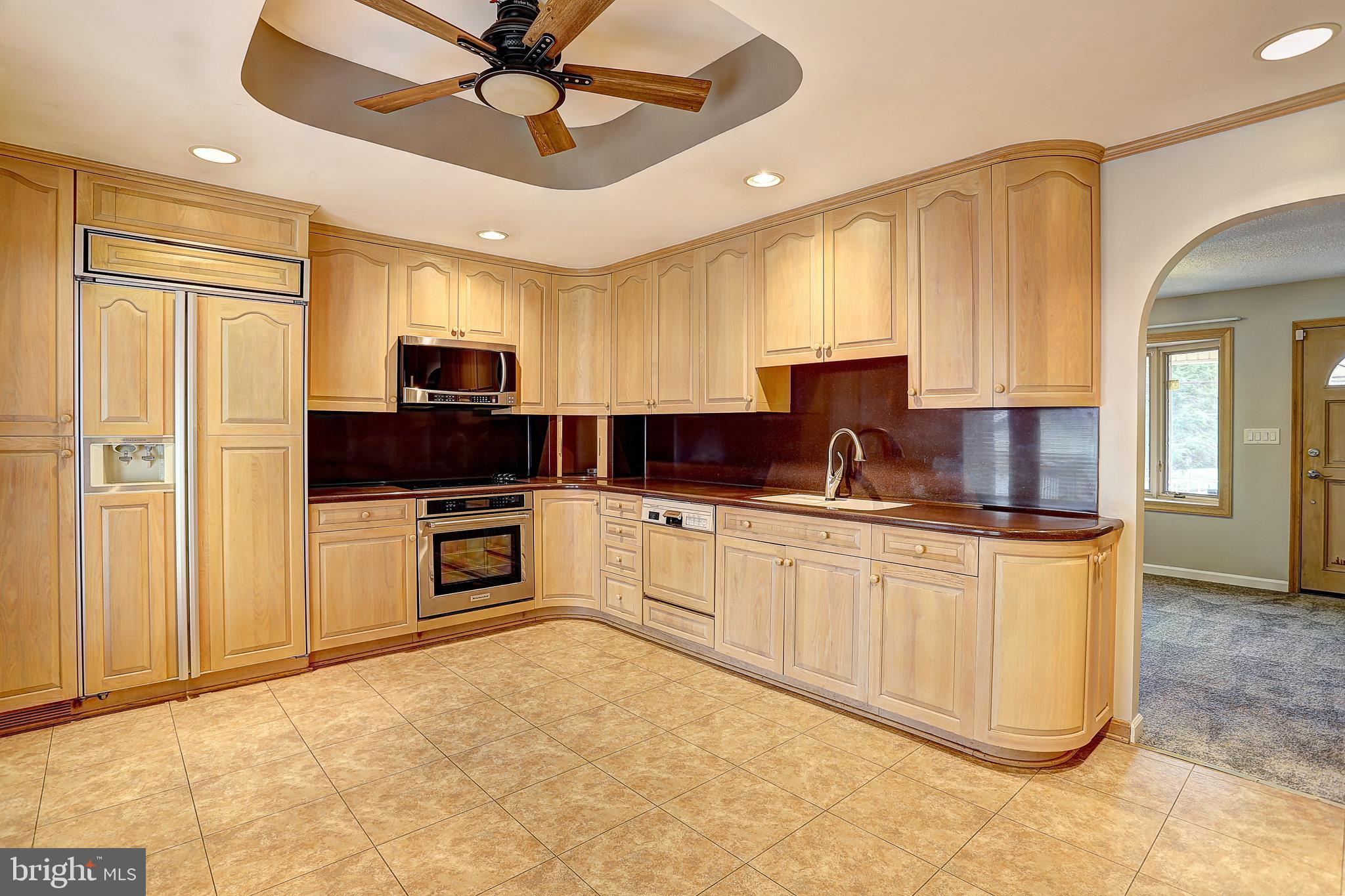208 Inlet Drive Pasadena, MD 21122 - Photo 4 of 49 Remodeled Open Kitchen
