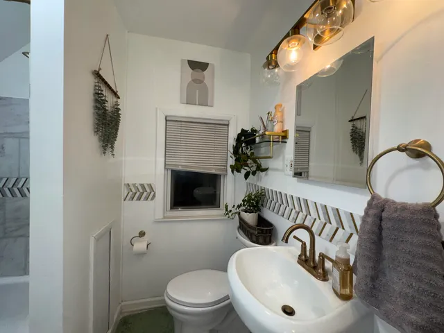 $199,900 | 23752 Stewart Avenue, Warren, MI 48089