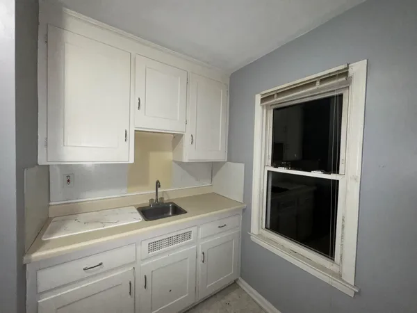 $160,000 | 23752 Stewart Avenue, Warren, MI 48089