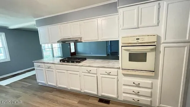 a view of a pathway of a house