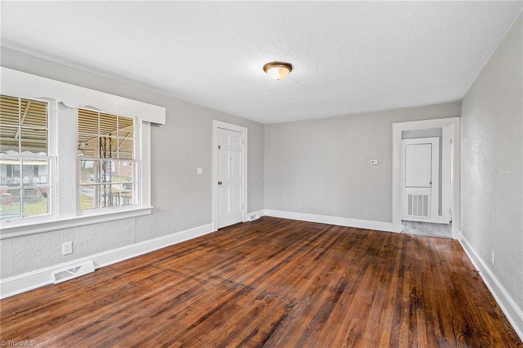 1015 Meredith Street High Point, NC 27260 - Photo 3 of 24 Gallery Image 3