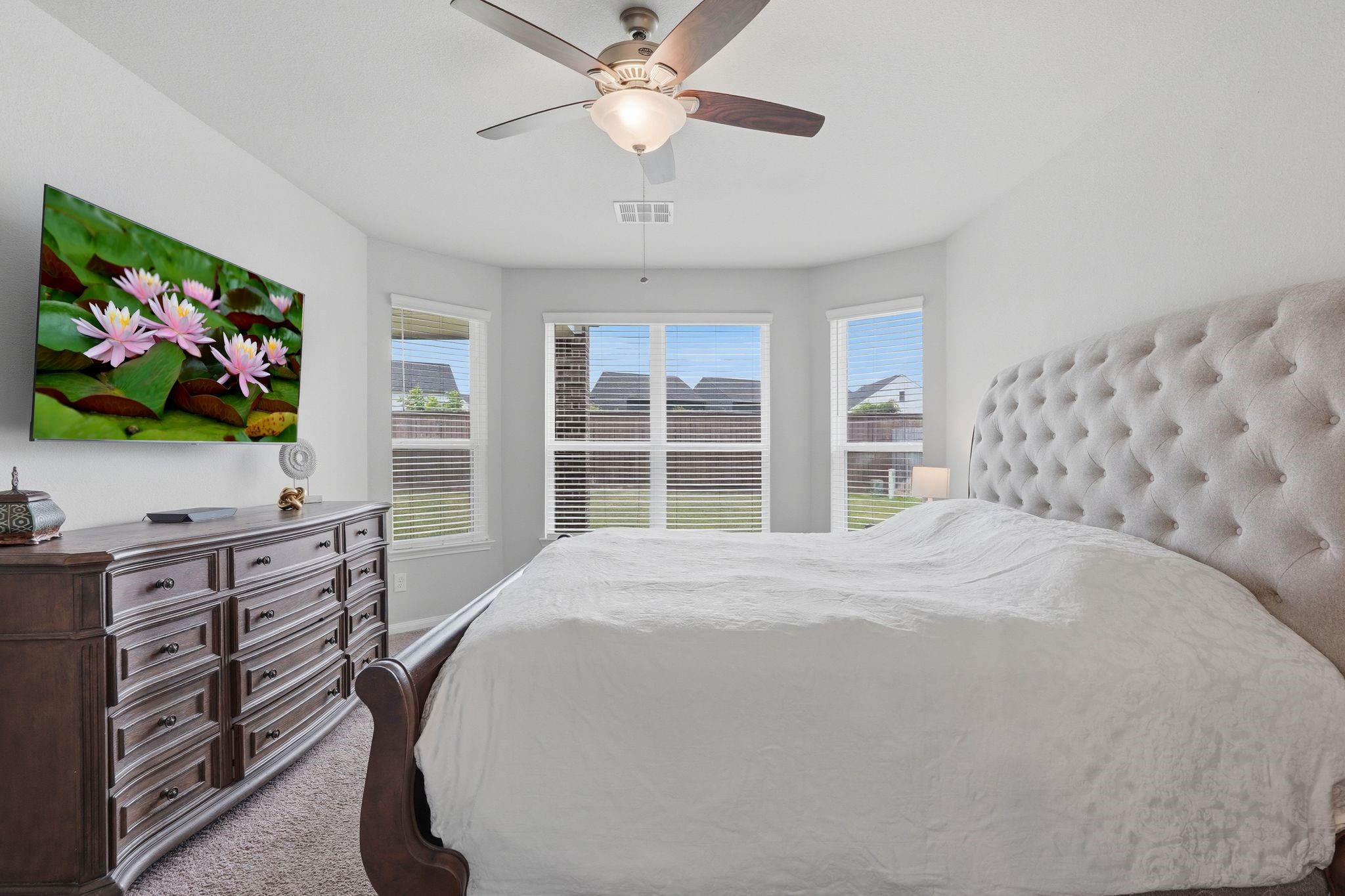 7522 Windsor View Drive Spring, TX 77379 - Photo 25 of 49 Spacious bedroom with large windows and a calm, inviting feel.