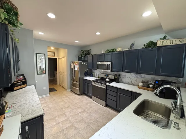 $325,000 | 640 Schumann Street, Woodstock, IL 60098