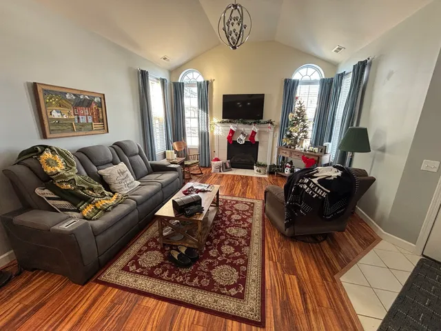 $325,000 | 640 Schumann Street, Woodstock, IL 60098