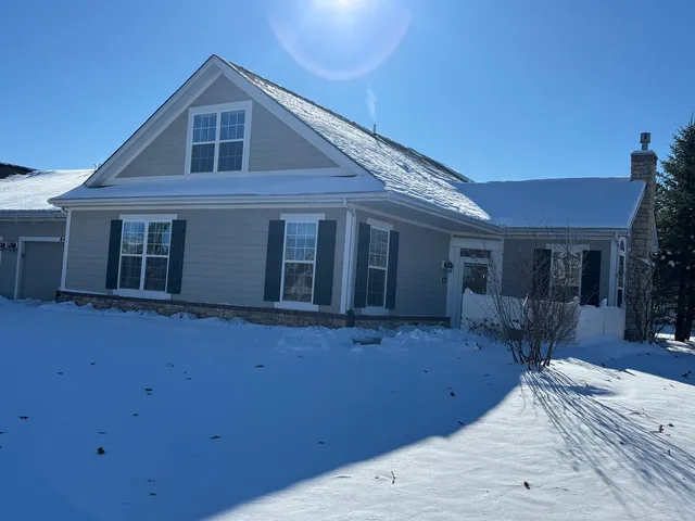 $325,000 | 640 Schumann Street, Woodstock, IL 60098