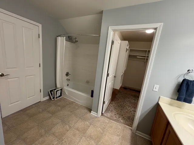 $325,000 | 640 Schumann Street, Woodstock, IL 60098