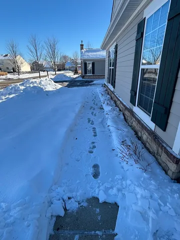 $325,000 | 640 Schumann Street, Woodstock, IL 60098