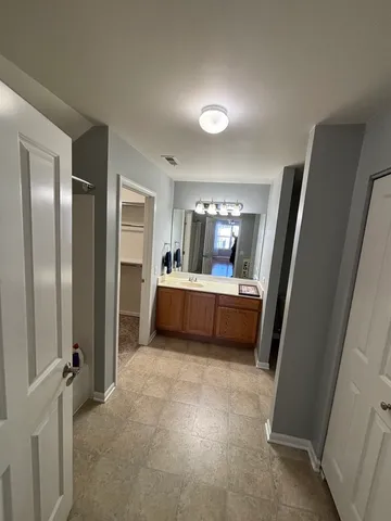 $325,000 | 640 Schumann Street, Woodstock, IL 60098