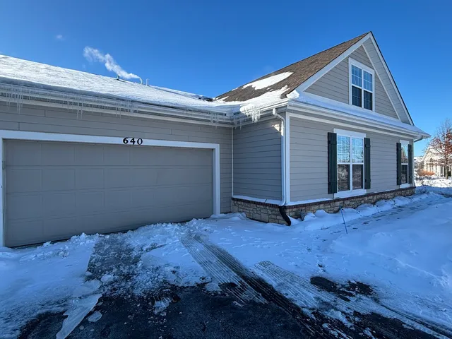 $325,000 | 640 Schumann Street, Woodstock, IL 60098