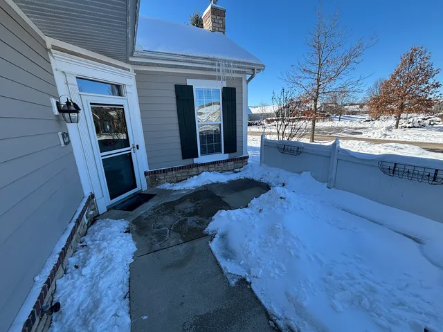 $325,000 | 640 Schumann Street, Woodstock, IL 60098