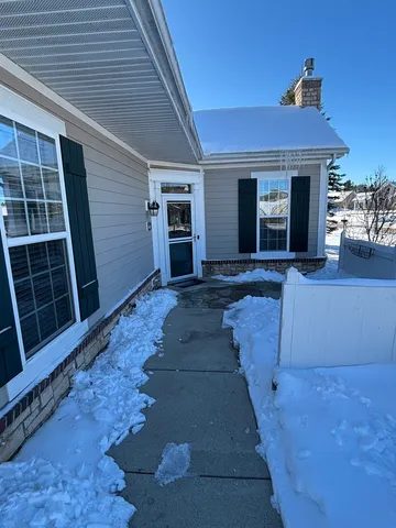 $325,000 | 640 Schumann Street, Woodstock, IL 60098