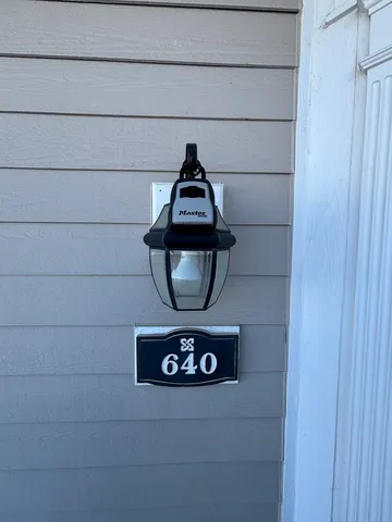 $325,000 | 640 Schumann Street, Woodstock, IL 60098