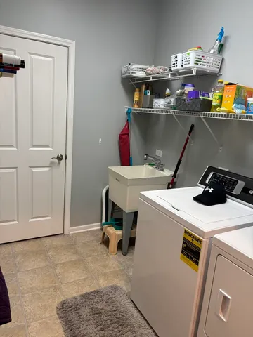 $325,000 | 640 Schumann Street, Woodstock, IL 60098