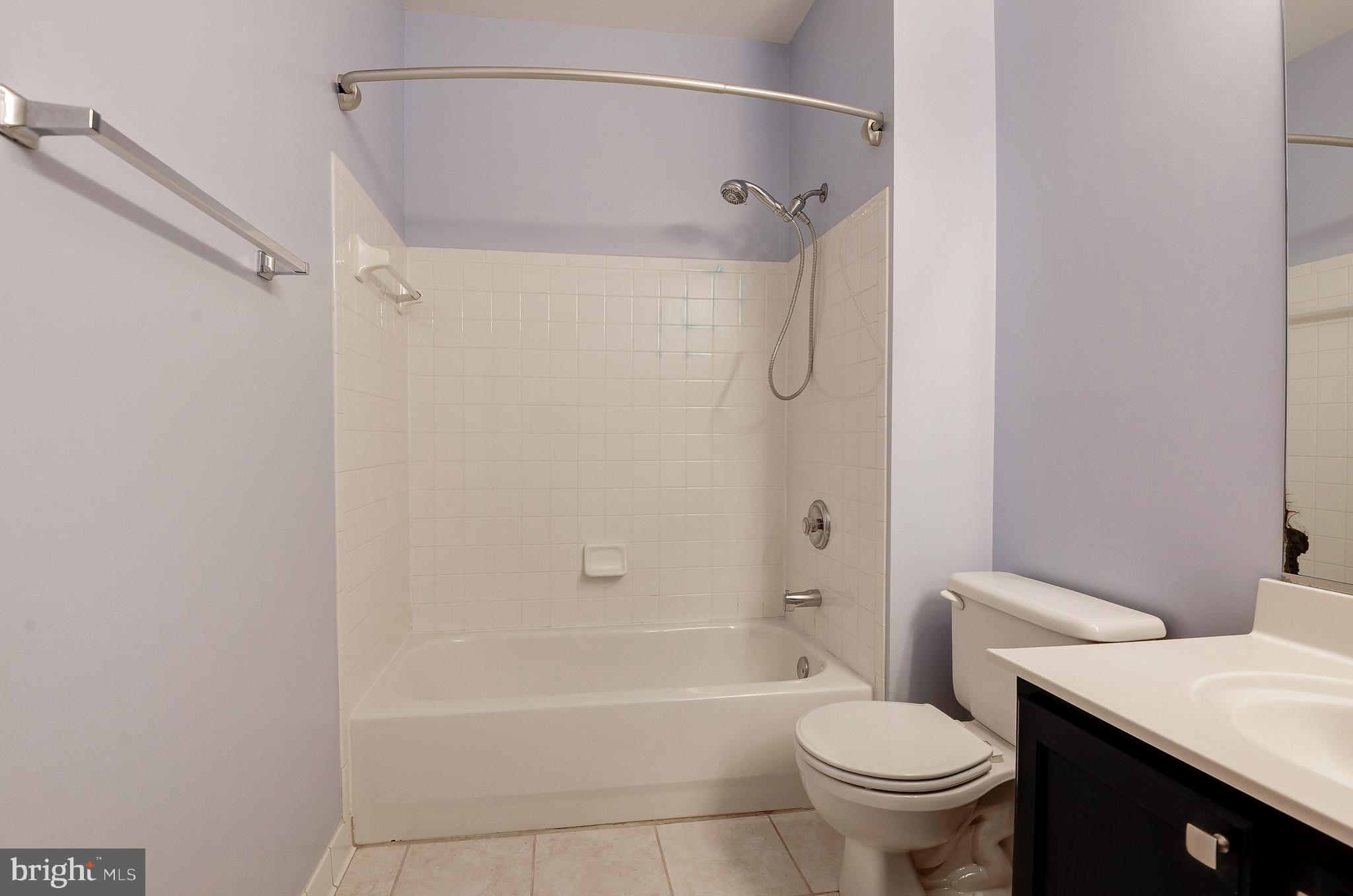 11407 Gate Hill Place, Unit 112 Reston, VA 20194 - Photo 21 of 28 a bathroom with a bathtub toilet and sink