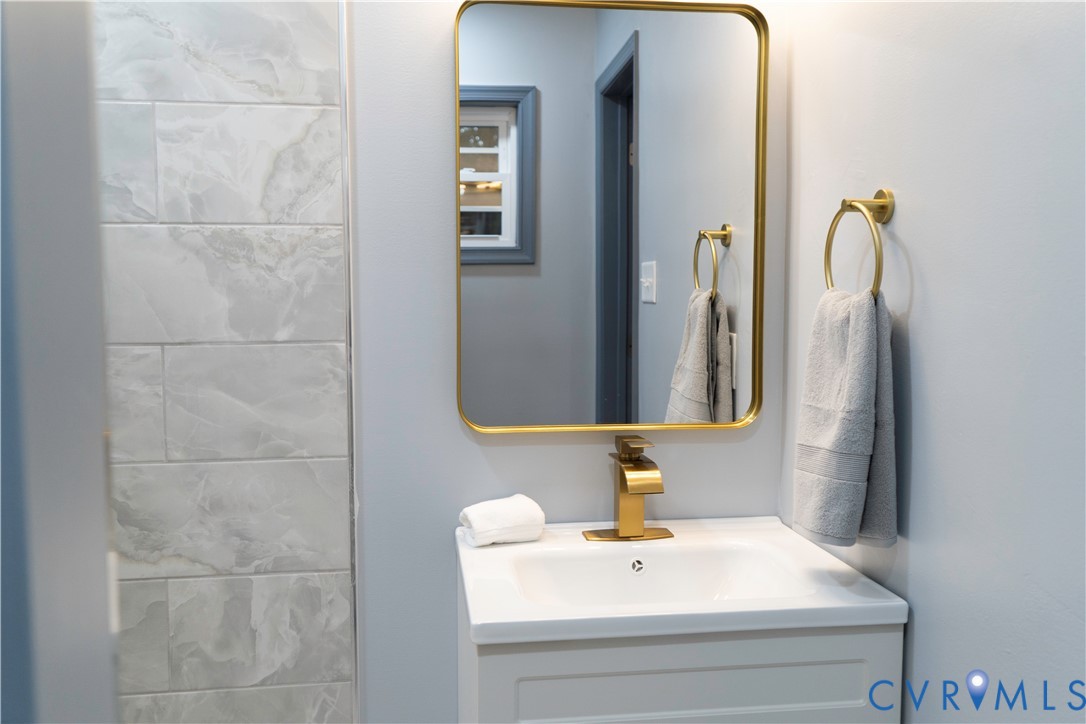 4060 Norborne Road Richmond, VA 23234 - Photo 20 of 24 Second primary bathroom with vanity