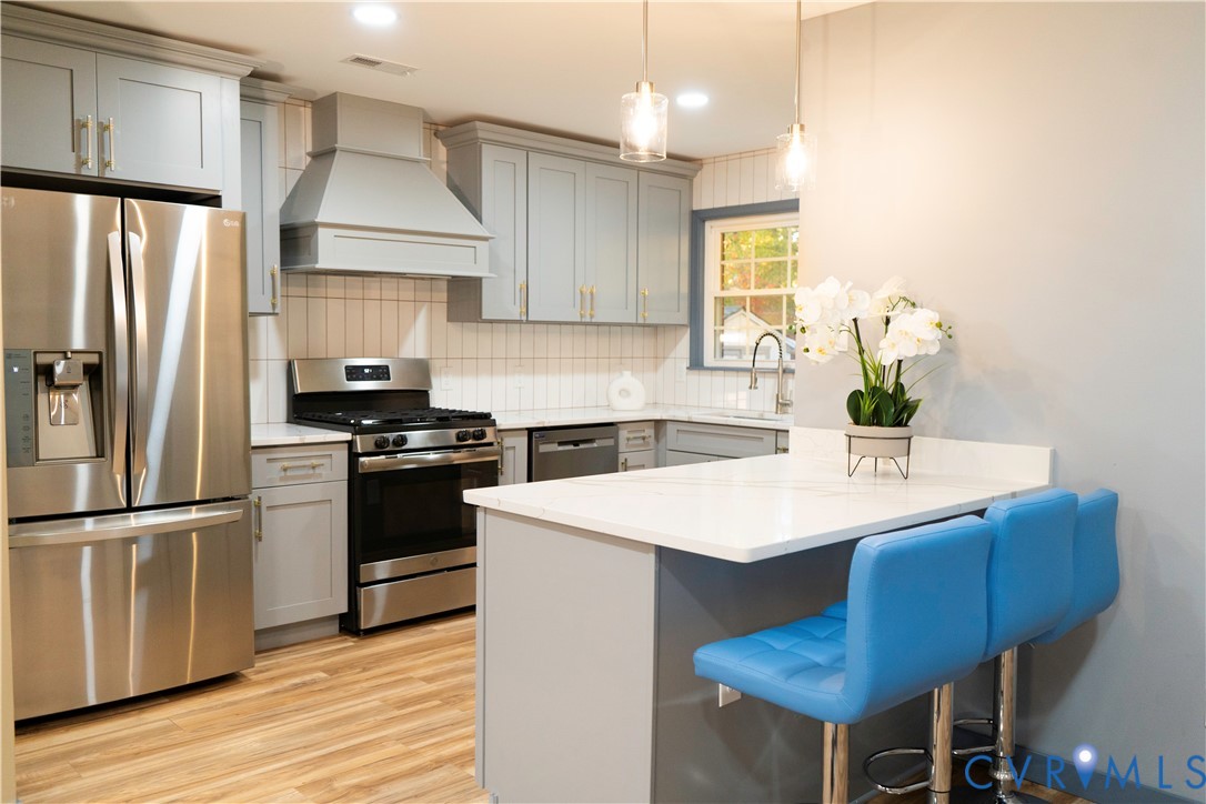 4060 Norborne Road Richmond, VA 23234 - Photo 6 of 24 Kitchen with a kitchen bar, appliances with stainl