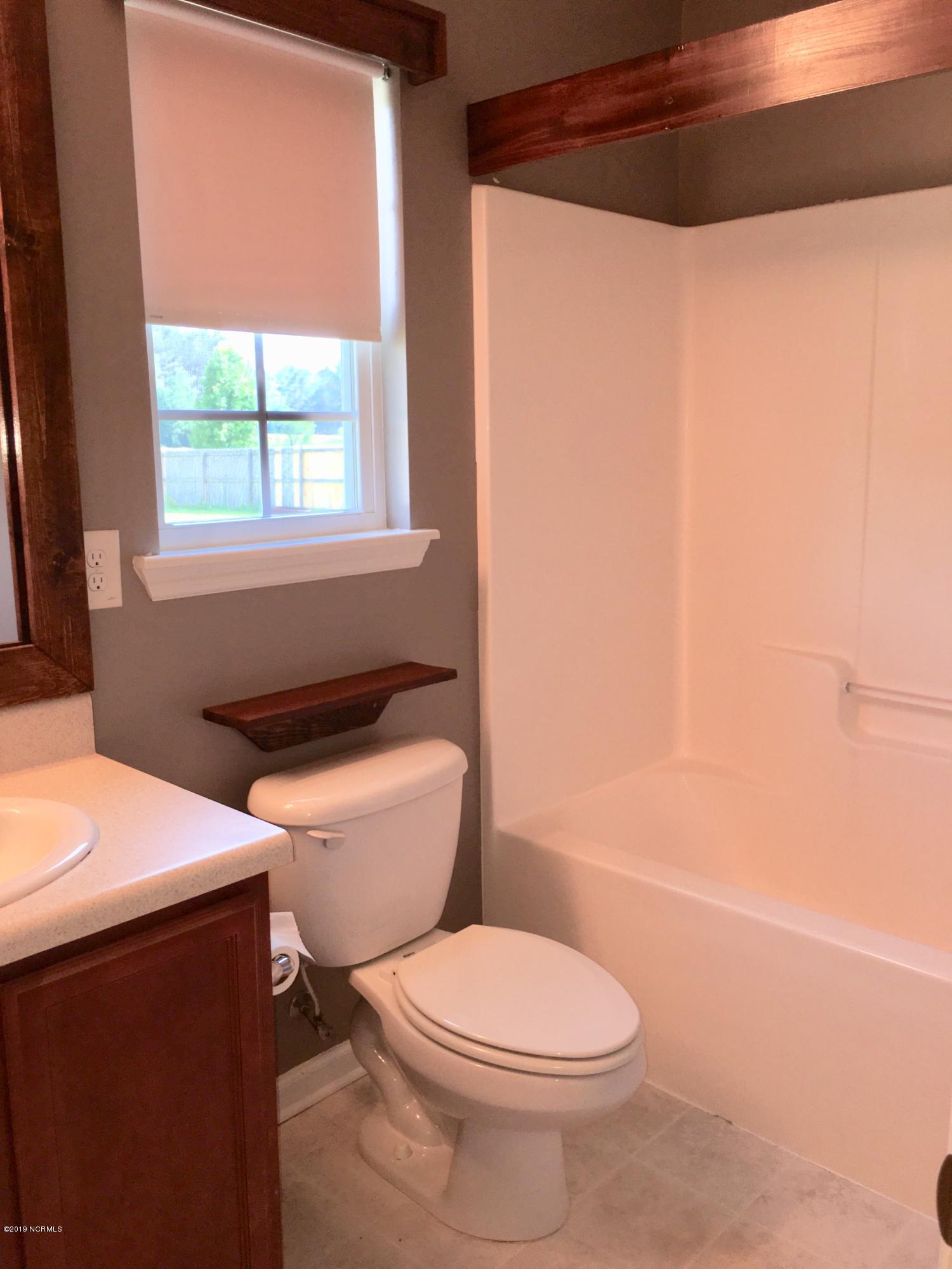 211 Hackney Ridge Lane Jacksonville, NC 28540 - Photo 14 of 16 Master Bathroom