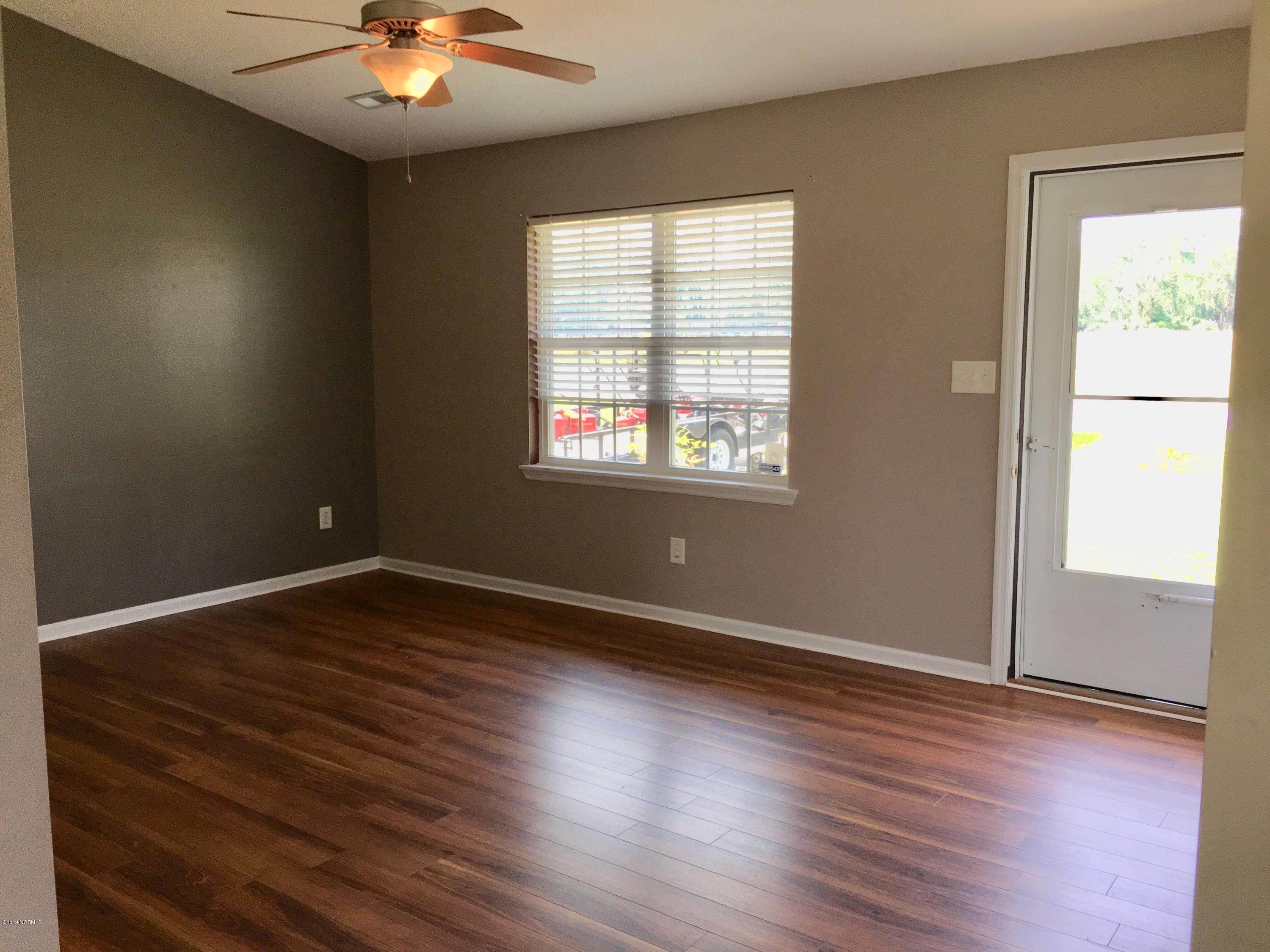 211 Hackney Ridge Lane Jacksonville, NC 28540 - Photo 2 of 16 Living Area