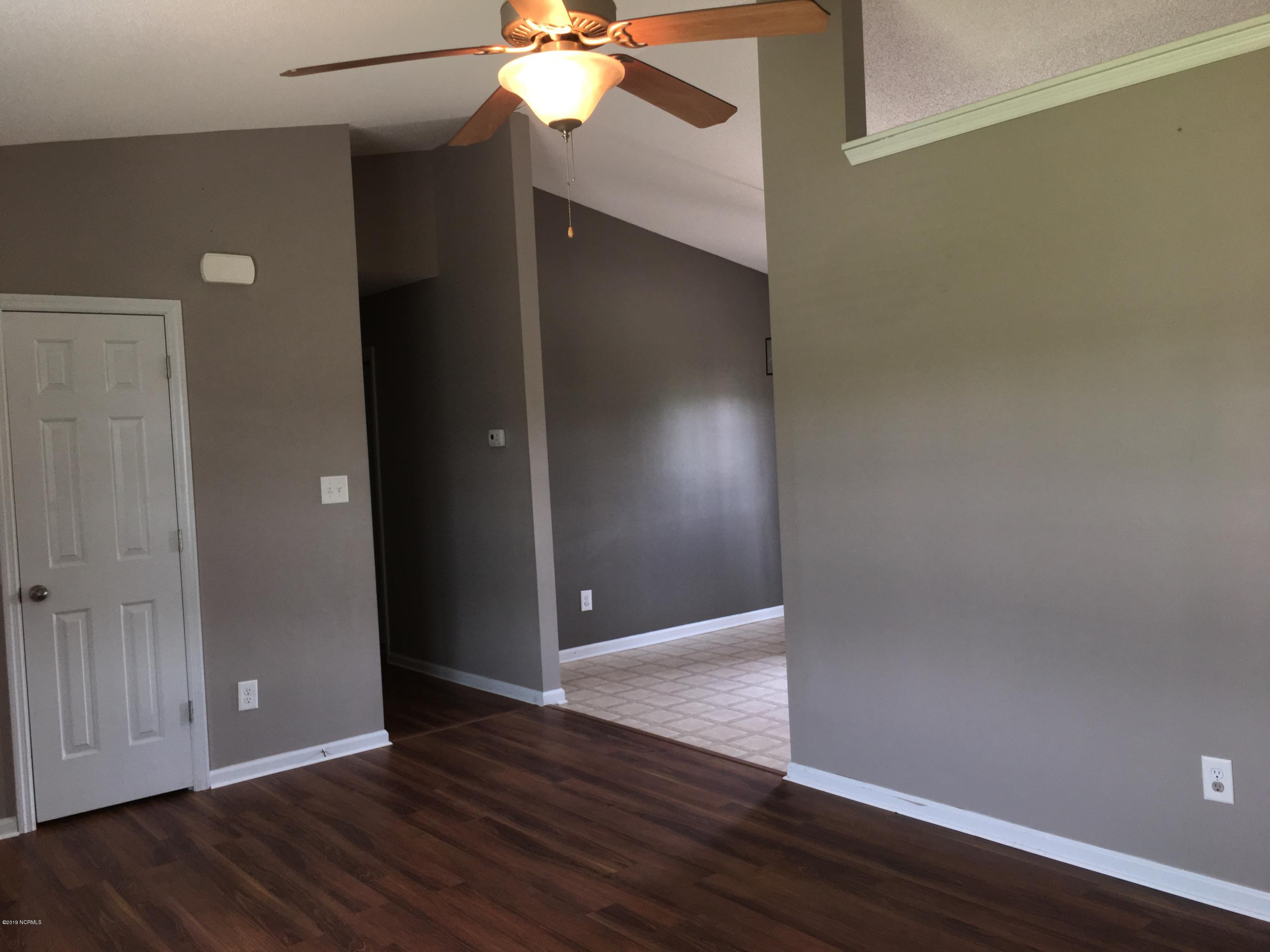 211 Hackney Ridge Lane Jacksonville, NC 28540 - Photo 3 of 16 Living Area
