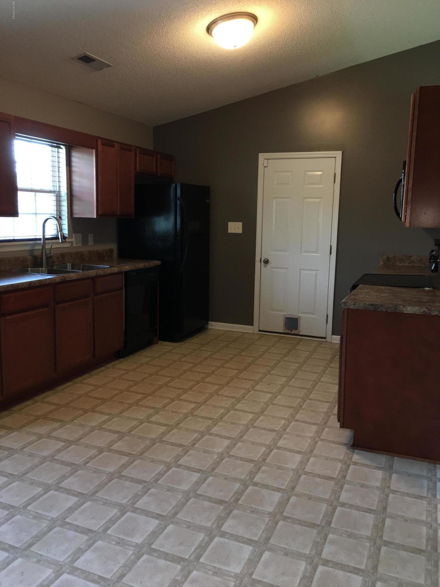 211 Hackney Ridge Lane Jacksonville, NC 28540 - Photo 6 of 16 Combo Kitchen