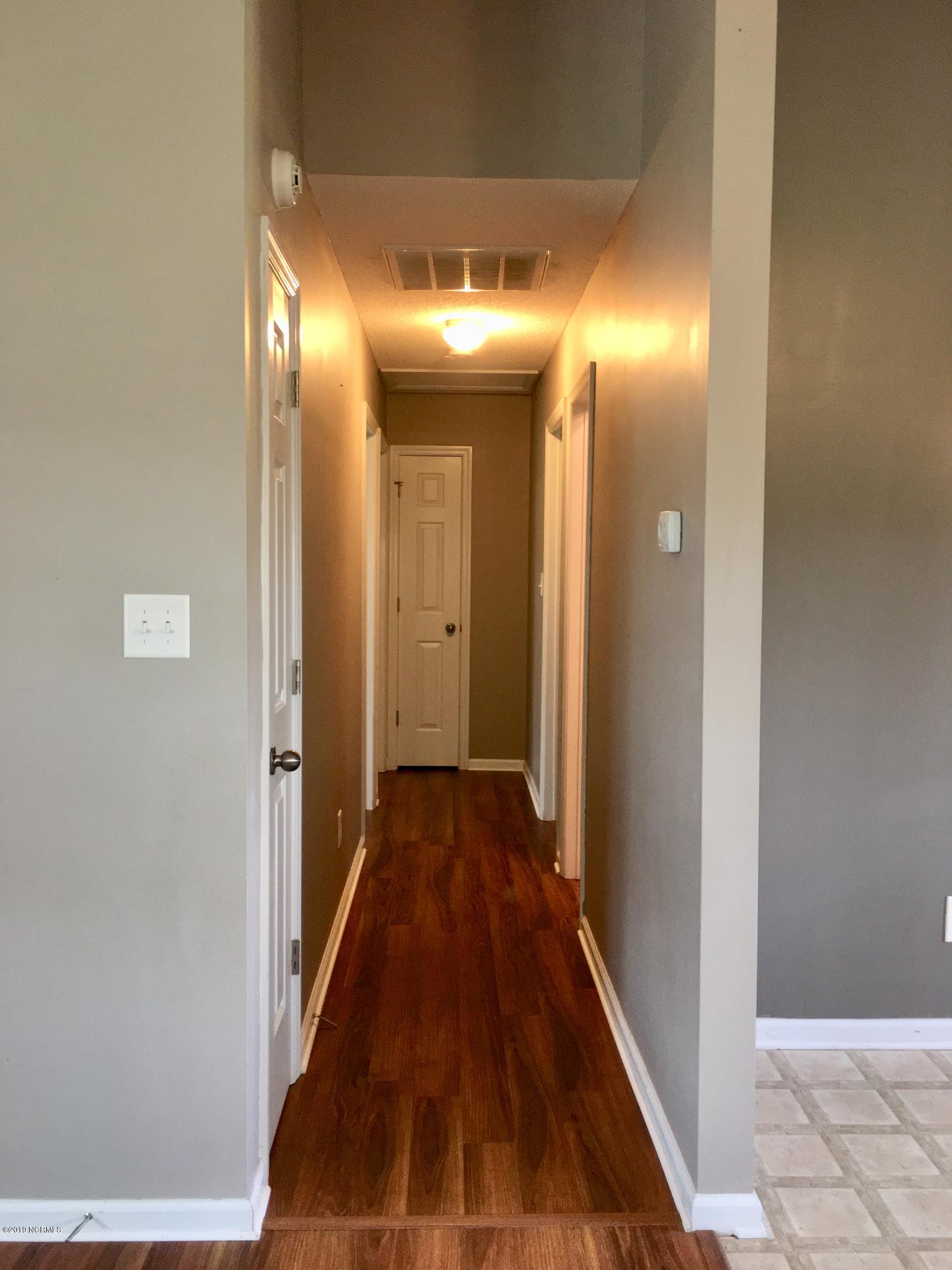 211 Hackney Ridge Lane Jacksonville, NC 28540 - Photo 7 of 16 Hallway to Bedrooms