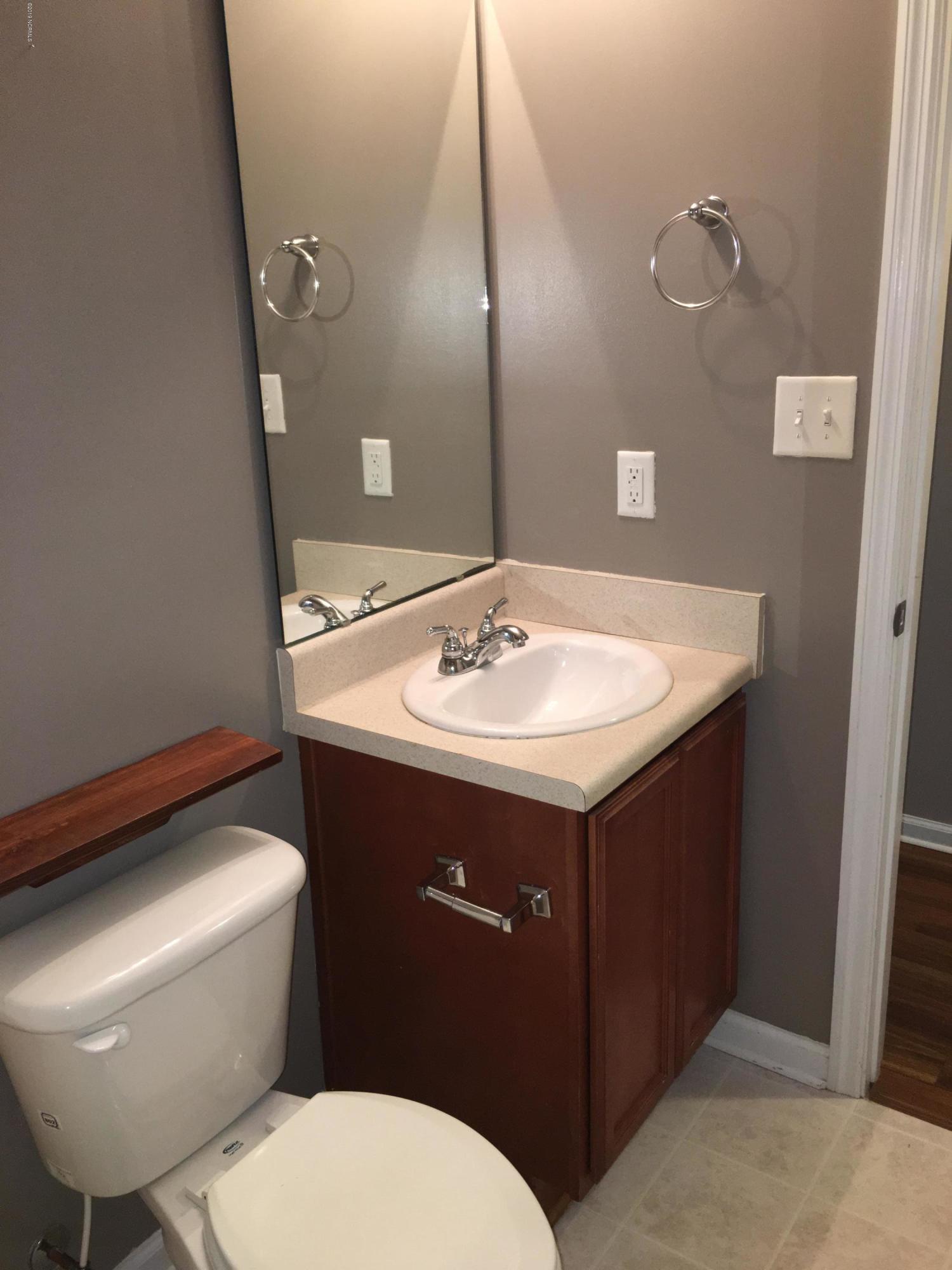 211 Hackney Ridge Lane Jacksonville, NC 28540 - Photo 9 of 16 2nd Bathroom