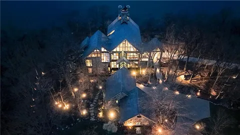 $4,500,000 | 16900 South Highland Ridge Drive, Loch Lloyd, MO 64012