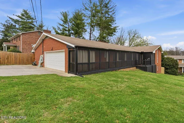 $485,000 | 1414 Rosalyn Drive, Knoxville, TN 37914