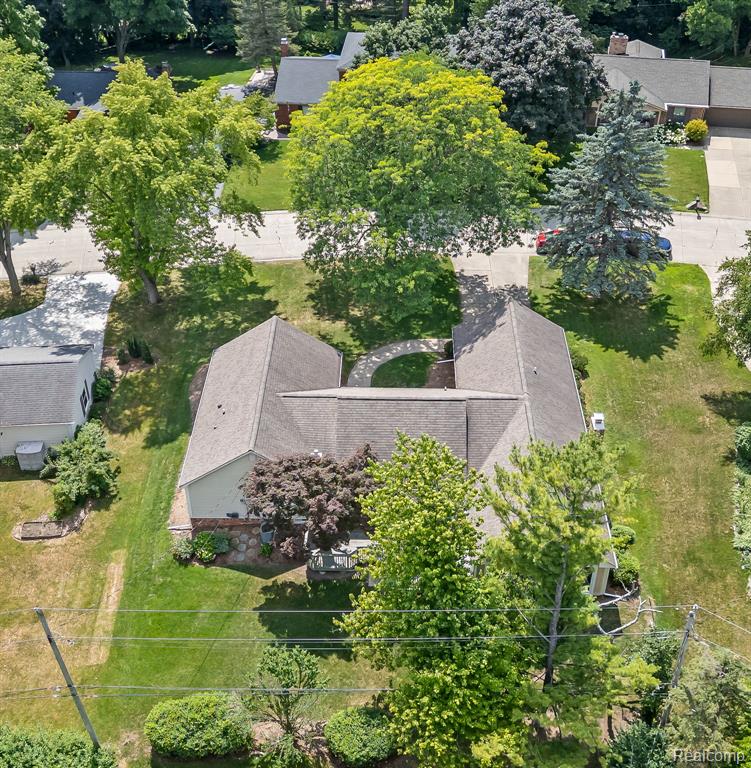 663 Lake Forest Road Rochester, MI 48309 - Photo 35 of 37