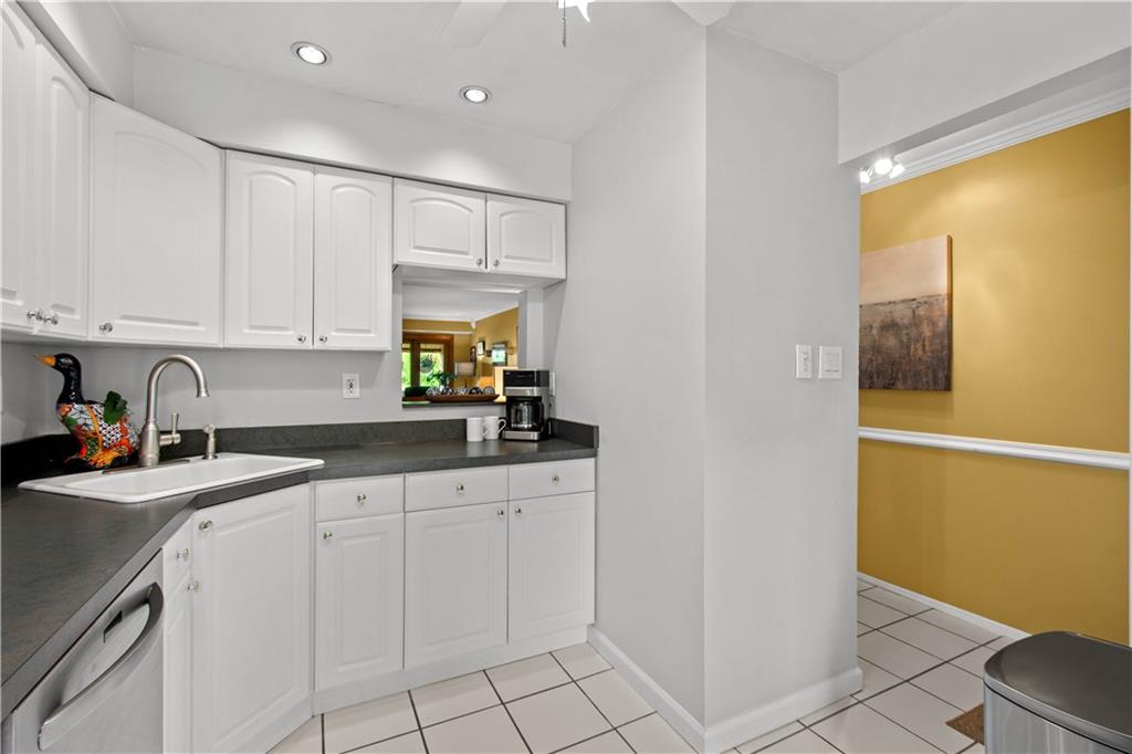 2034 Swallow Hill Road, Unit 307 Pittsburgh, PA 15220 - Photo 12 of 25